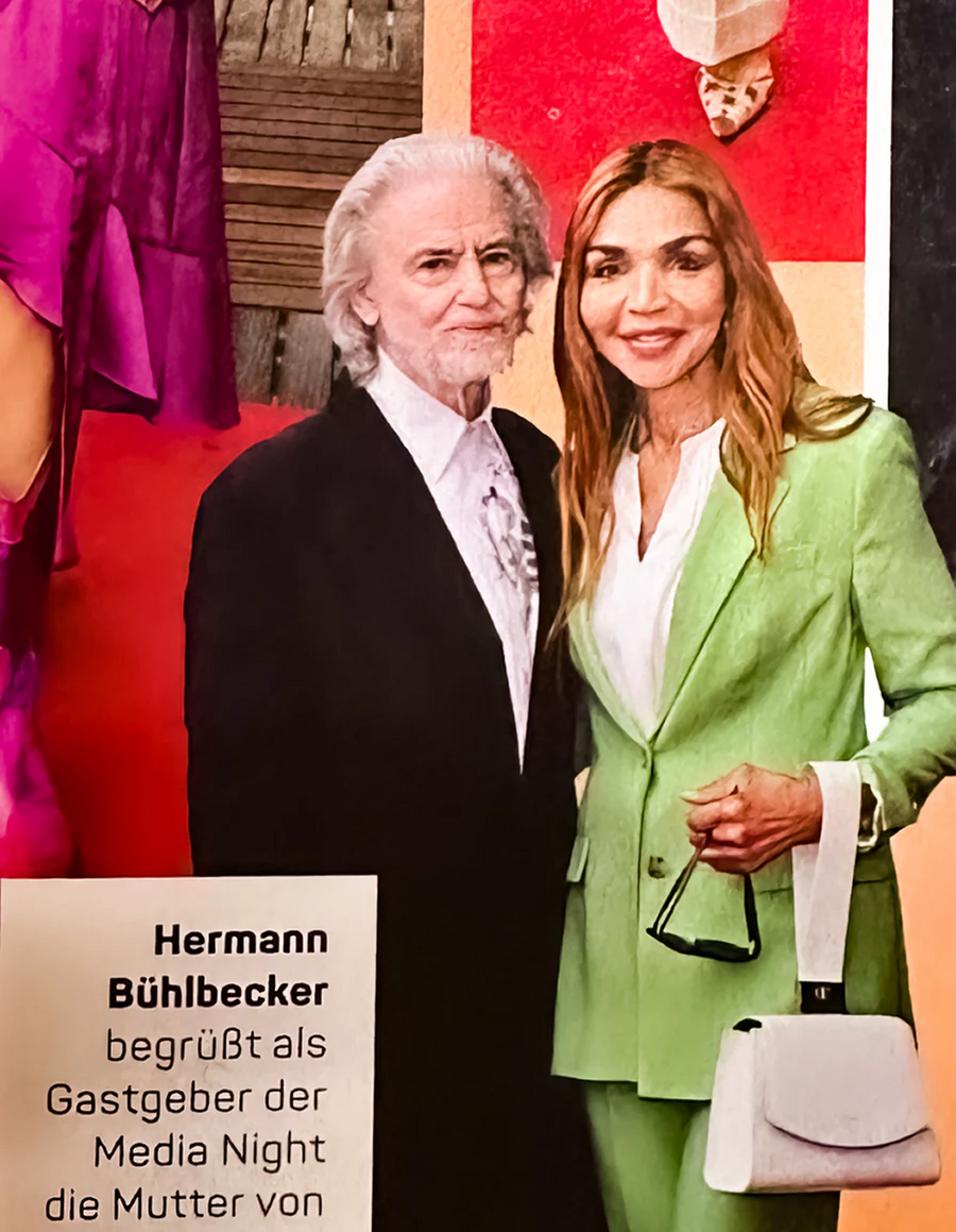 <h3>- GALA MAGAZINE -</h3><p>11.07.2024 / ISSUE 29</p>
